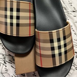 Burberry vintage check print women slides